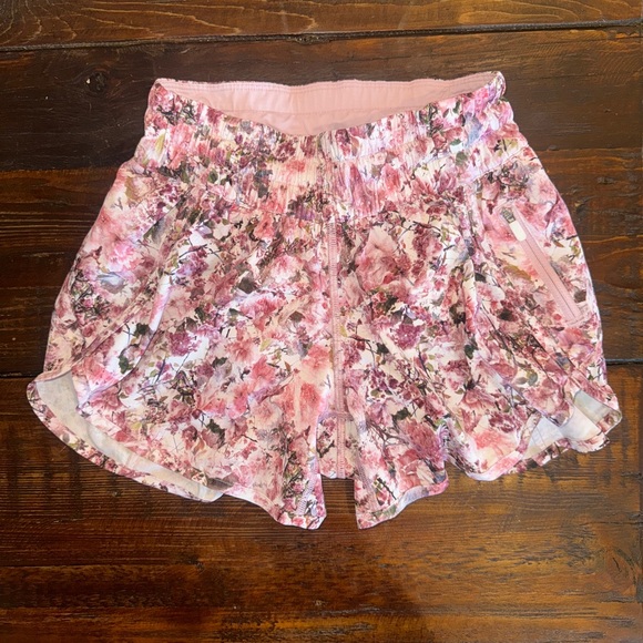 Lululemon Athletica Tracker Shorts in Blossom Spritz. Size 4. EUC. - Picture 6 of 11